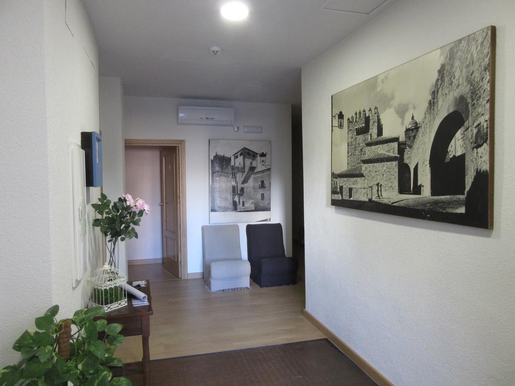 Hernan Cortes Pensionat Caces Exteriör bild